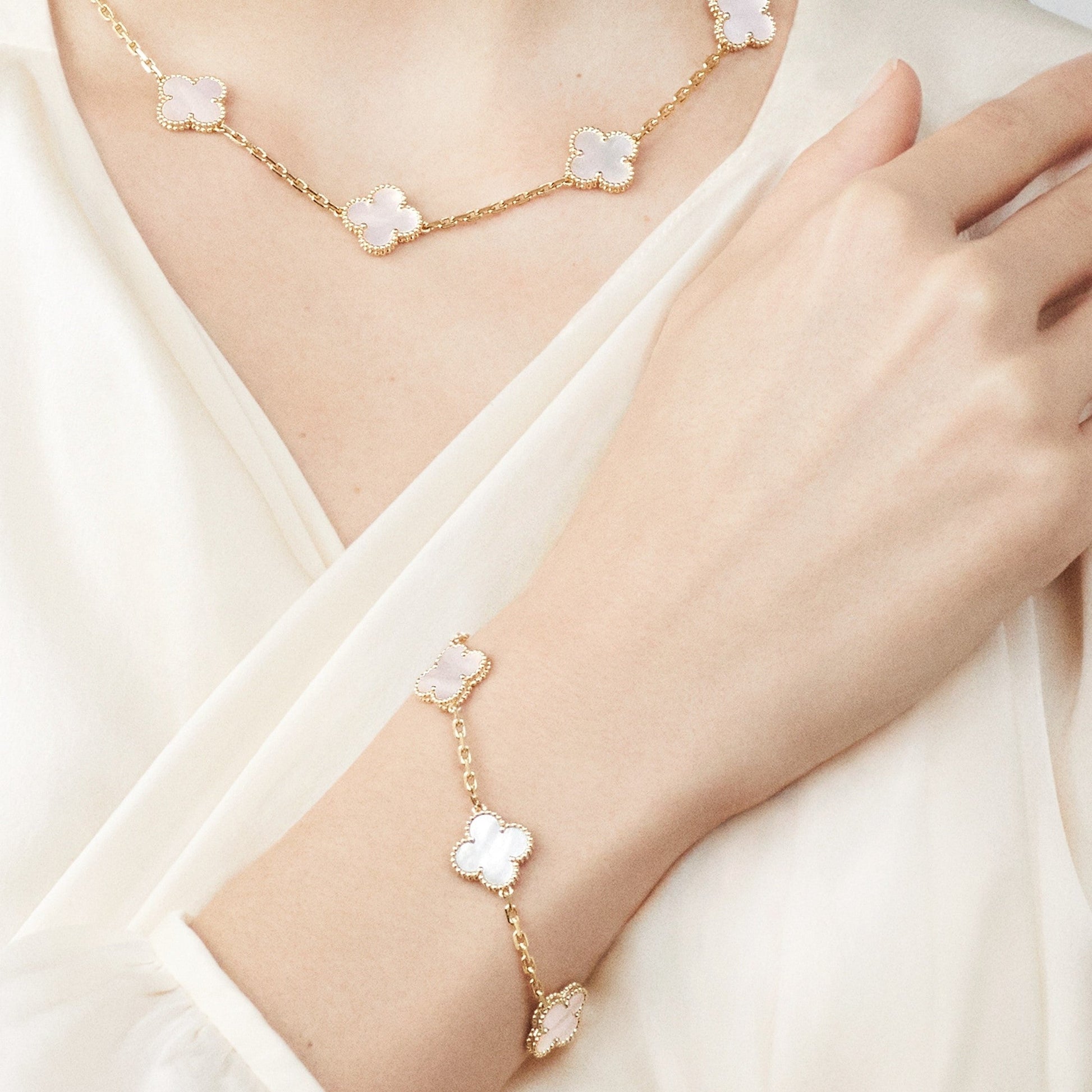 Clover Bracelet White