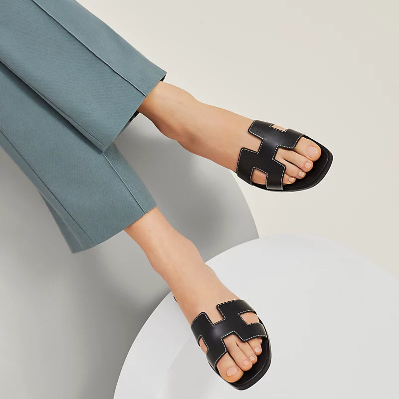 H Design Sliders Black
